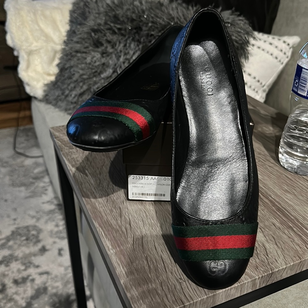 Black Leather Gucci Guccisima Flats